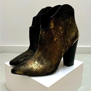 SIGERSON MORRISON // Booties. Size 6. Black and Gold Hide.